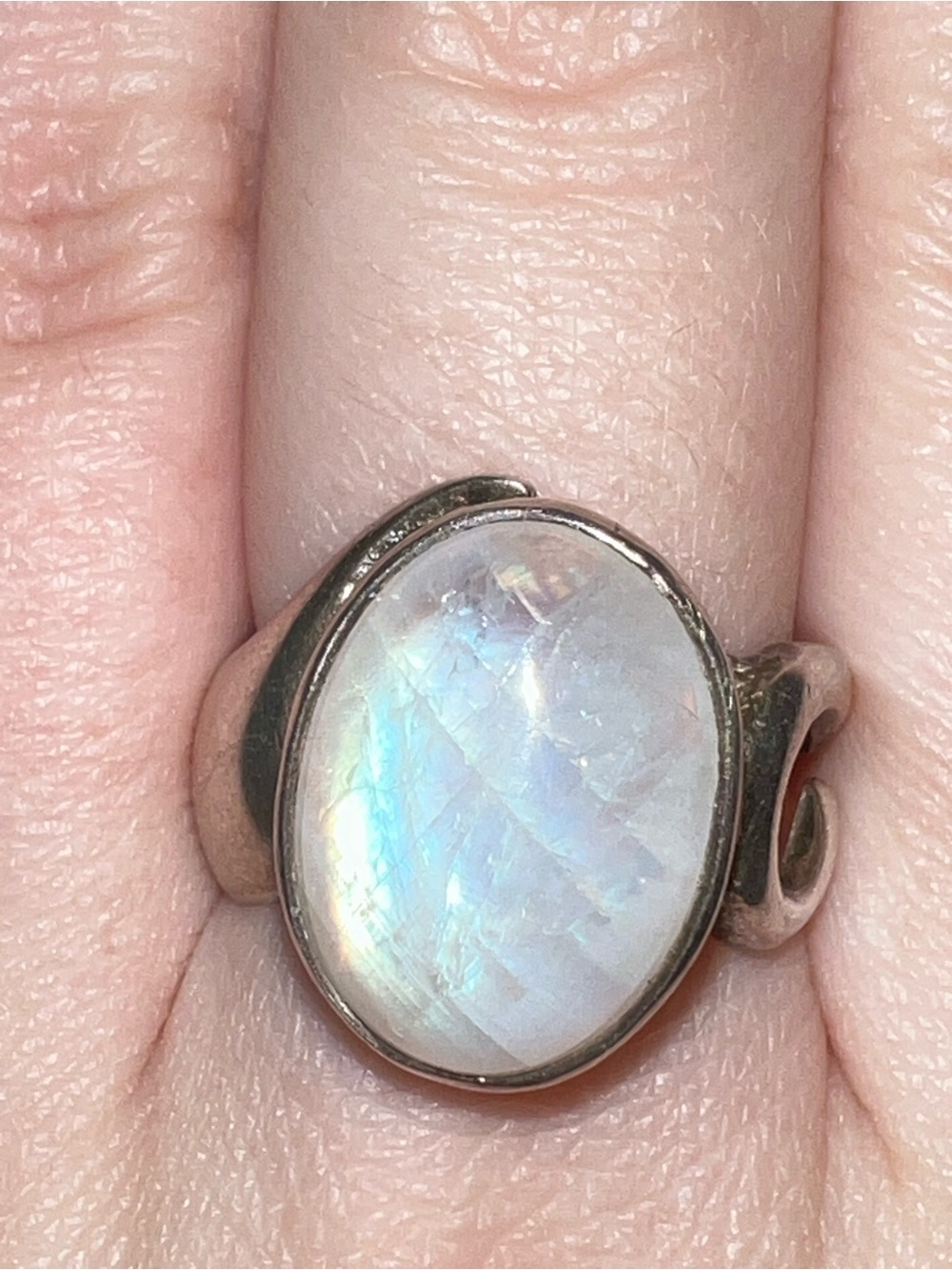 925 Sterling Silver Oval Rainbow Moonstone Ring with Leaf Vine Design Size 8.5